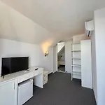 Adeti Hotel