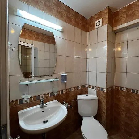 Hotel Adeti 2*