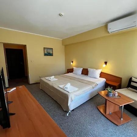 Adeti Hotel 2*