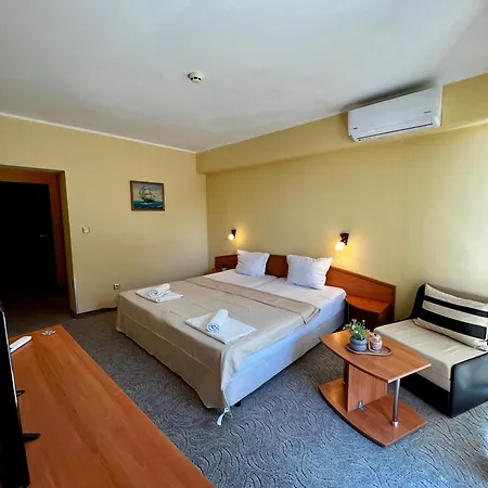 Hotel Adeti 2*