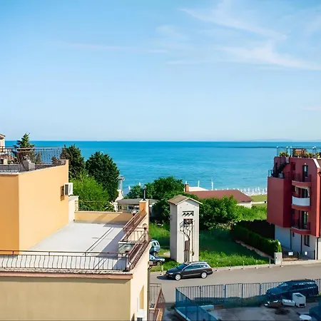 Hotel Adeti 2*