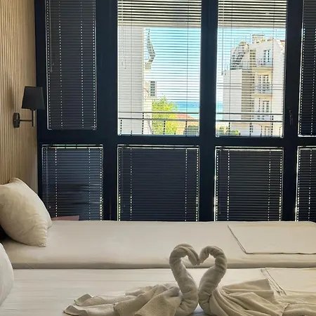 Hotel Adeti 2*