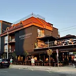 Adeti Hotel 2*