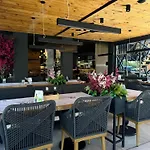 Adeti Hotel 2*