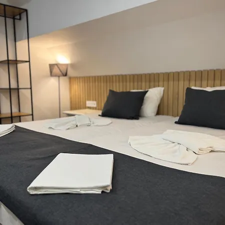 Hotel Adeti 2*