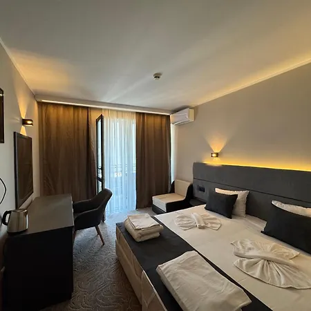 Adeti Hotel 2*